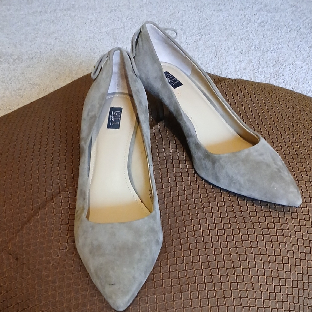 G.I.L.I. Taupe Suede Heels